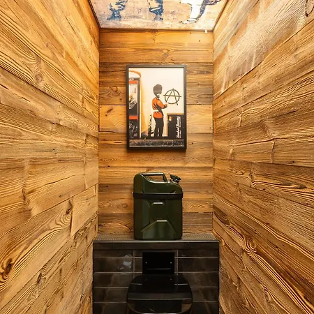 Tatil Evi Black Diamond - Banksy *